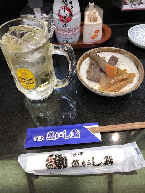 羽田机场的沼津鱼市寿司
