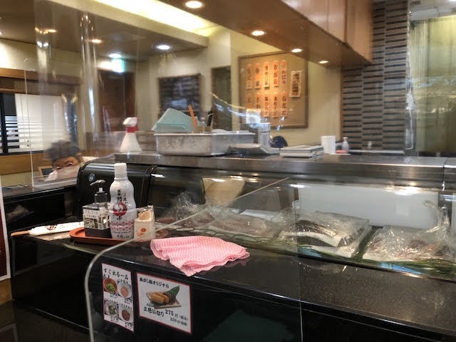 羽田机场的沼津鱼市寿司
