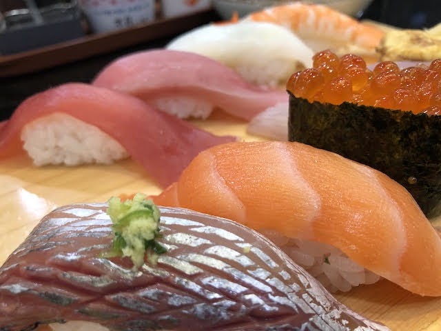 羽田机场的沼津鱼市寿司
